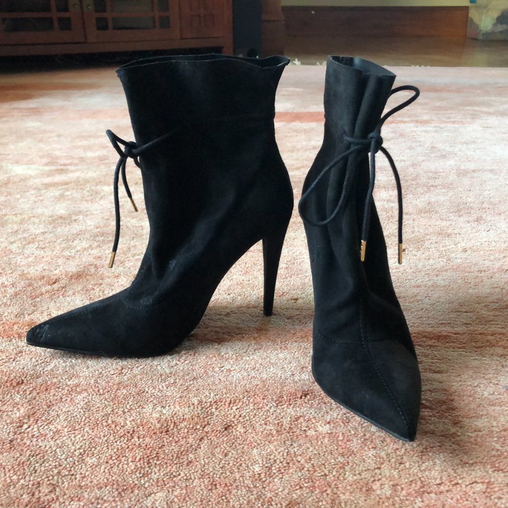 Black booties with shoelace